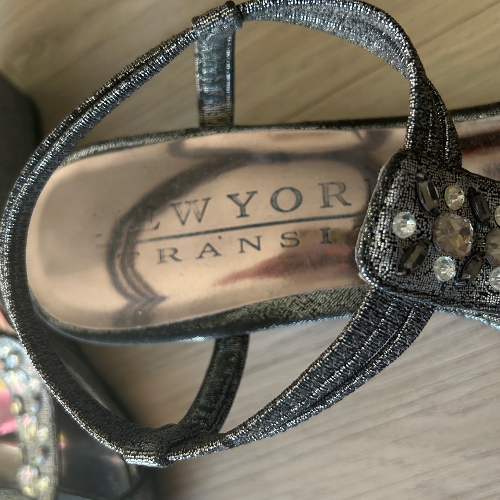 New York Transit Wedge Heel 8M Strappy Sandals Metallic Rhinestones Slip On Glam - Picture 3 of 8